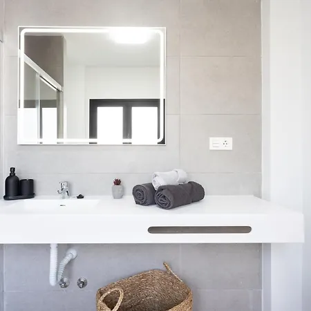 فيلة De 4 Dormitorios, Moderna Y Nueva, Con Aire Acondicionado, Cerca Del Mar Y Playa - Casa Maravilla *