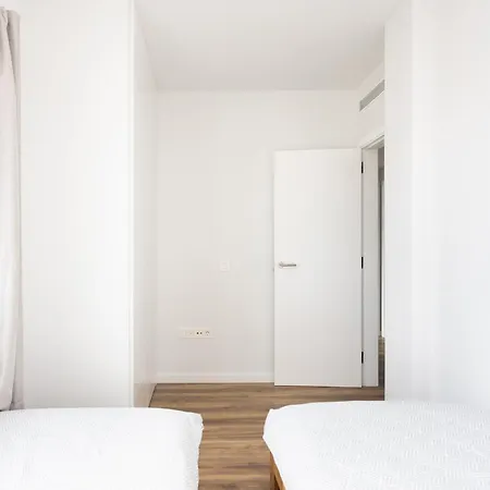 فيلة De 4 Dormitorios, Moderna Y Nueva, Con Aire Acondicionado, Cerca Del Mar Y Playa - Casa Maravilla