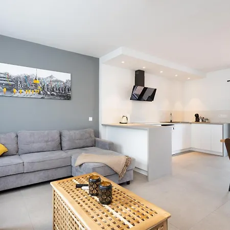 De 4 Dormitorios, Moderna Y Nueva, Con Aire Acondicionado, Cerca Del Mar Y Playa - Casa Maravilla فيلة *