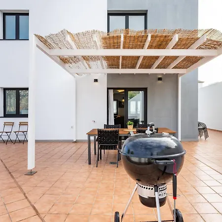 De 4 Dormitorios, Moderna Y Nueva, Con Aire Acondicionado, Cerca Del Mar Y Playa - Casa Maravilla * 로스실로스