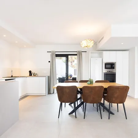 De 4 Dormitorios, Moderna Y Nueva, Con Aire Acondicionado, Cerca Del Mar Y Playa - Casa Maravilla * لوس سيلوس