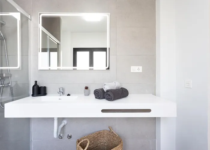 빌라 De 4 Dormitorios, Moderna Y Nueva, Con Aire Acondicionado, Cerca Del Mar Y Playa - Casa Maravilla *