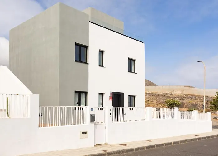 De 4 Dormitorios, Moderna Y Nueva, Con Aire Acondicionado, Cerca Del Mar Y Playa - Casa Maravilla 빌라