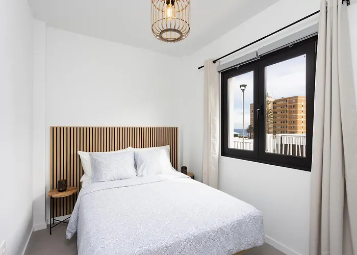 De 4 Dormitorios, Moderna Y Nueva, Con Aire Acondicionado, Cerca Del Mar Y Playa - Casa Maravilla *