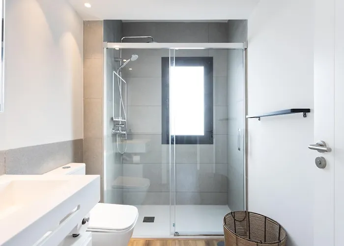 De 4 Dormitorios, Moderna Y Nueva, Con Aire Acondicionado, Cerca Del Mar Y Playa - Casa Maravilla 로스실로스