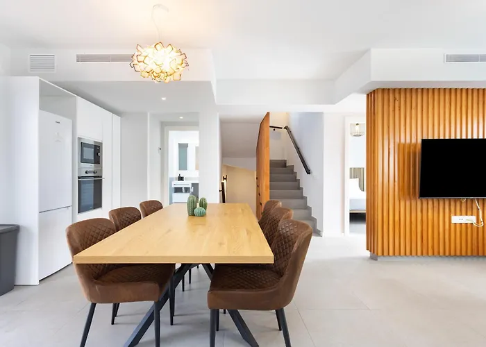 De 4 Dormitorios, Moderna Y Nueva, Con Aire Acondicionado, Cerca Del Mar Y Playa - Casa Maravilla * 로스실로스