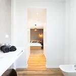 De 4 Dormitorios, Moderna Y Nueva, Con Aire Acondicionado, Cerca Del Mar Y Playa - Casa Maravilla Villa