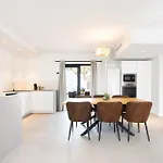 De 4 Dormitorios, Moderna Y Nueva, Con Aire Acondicionado, Cerca Del Mar Y Playa - Casa Maravilla * Los Silos