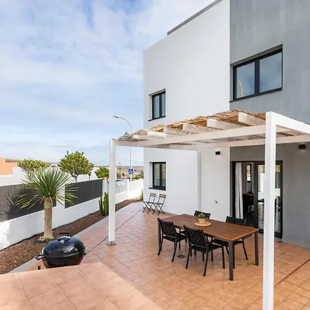 De 4 Dormitorios, Moderna Y Nueva, Con Aire Acondicionado, Cerca Del Mar Y Playa - Casa Maravilla Villa Los Silos