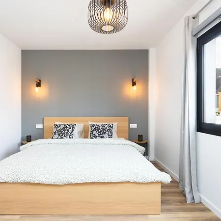 De 4 Dormitorios, Moderna Y Nueva, Con Aire Acondicionado, Cerca Del Mar Y Playa - Casa Maravilla *