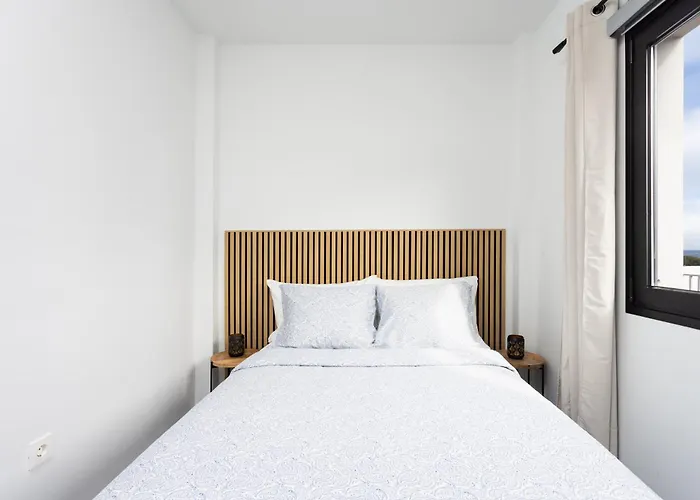 De 4 Dormitorios, Moderna Y Nueva, Con Aire Acondicionado, Cerca Del Mar Y Playa - Casa Maravilla * Los Silos