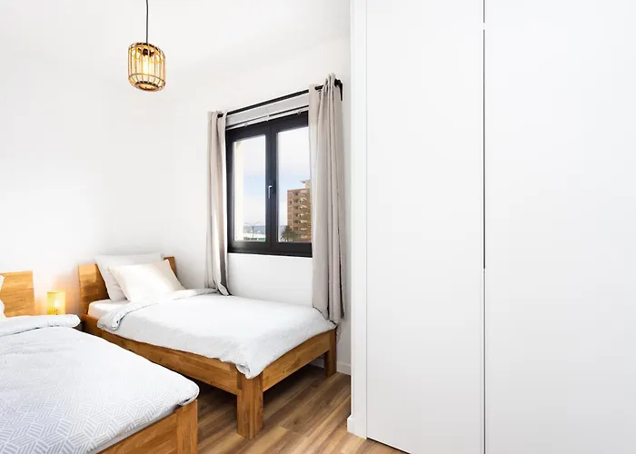 Villa De 4 Dormitorios, Moderna Y Nueva, Con Aire Acondicionado, Cerca Del Mar Y Playa - Casa Maravilla