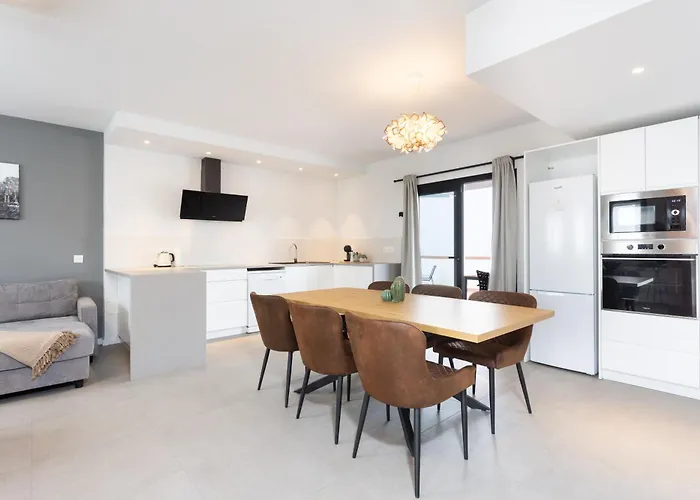 Villa De 4 Dormitorios, Moderna Y Nueva, Con Aire Acondicionado, Cerca Del Mar Y Playa - Casa Maravilla Los Silos