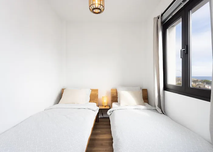 Villa De 4 Dormitorios, Moderna Y Nueva, Con Aire Acondicionado, Cerca Del Mar Y Playa - Casa Maravilla *