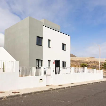 De 4 Dormitorios, Moderna Y Nueva, Con Aire Acondicionado, Cerca Del Mar Y Playa - Casa Maravilla فيلة