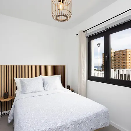 De 4 Dormitorios, Moderna Y Nueva, Con Aire Acondicionado, Cerca Del Mar Y Playa - Casa Maravilla *