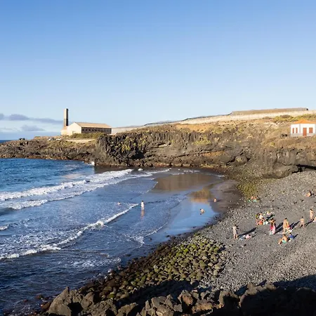 De 4 Dormitorios, Moderna Y Nueva, Con Aire Acondicionado, Cerca Del Mar Y Playa - Casa Maravilla