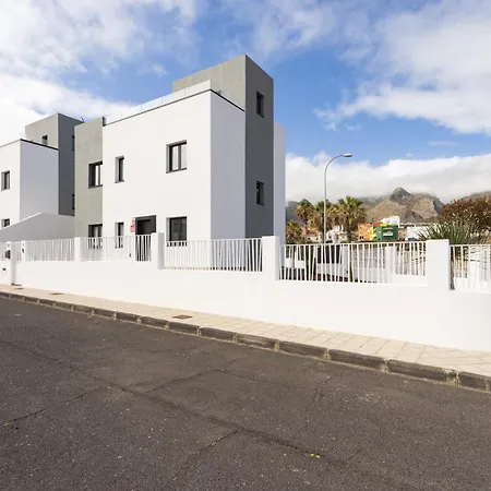 De 4 Dormitorios, Moderna Y Nueva, Con Aire Acondicionado, Cerca Del Mar Y Playa - Casa Maravilla *