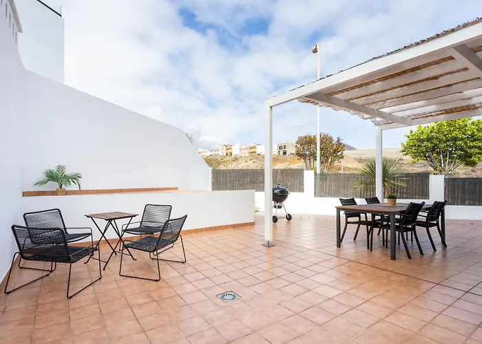 De 4 Dormitorios, Moderna Y Nueva, Con Aire Acondicionado, Cerca Del Mar Y Playa - Casa Maravilla Villa *