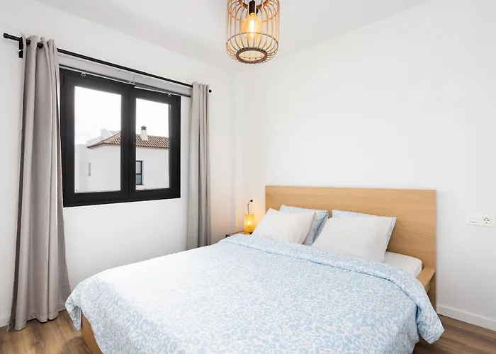 De 4 Dormitorios, Moderna Y Nueva, Con Aire Acondicionado, Cerca Del Mar Y Playa - Casa Maravilla