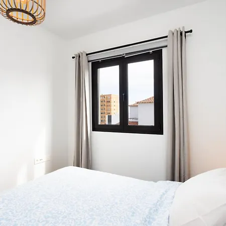 De 4 Dormitorios, Moderna Y Nueva, Con Aire Acondicionado, Cerca Del Mar Y Playa - Casa Maravilla