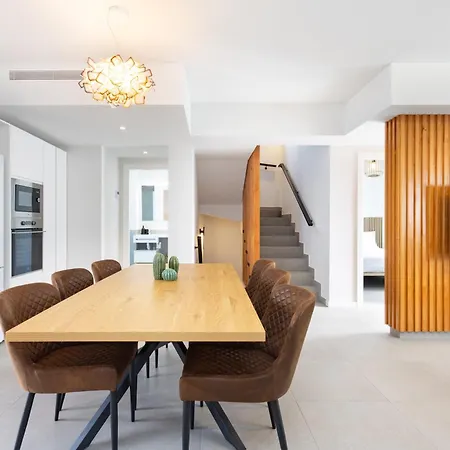 De 4 Dormitorios, Moderna Y Nueva, Con Aire Acondicionado, Cerca Del Mar Y Playa - Casa Maravilla * Los Silos