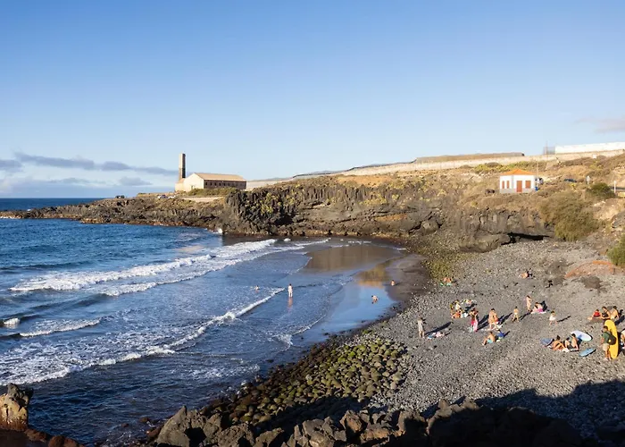 De 4 Dormitorios, Moderna Y Nueva, Con Aire Acondicionado, Cerca Del Mar Y Playa - Casa Maravilla