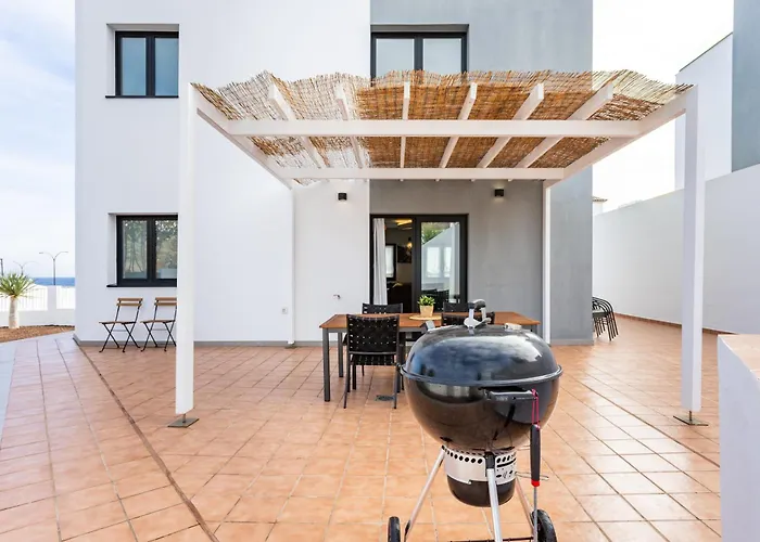 De 4 Dormitorios, Moderna Y Nueva, Con Aire Acondicionado, Cerca Del Mar Y Playa - Casa Maravilla * Los Silos